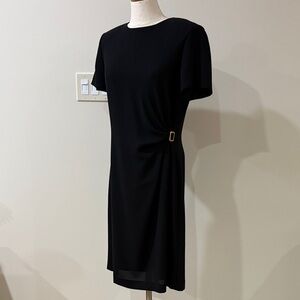 David Warren Elegant Black Side Ruched sheath midi Dress gold buckle short slv